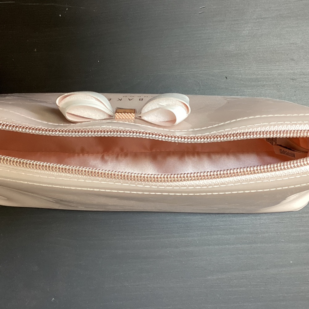 NWT. Ted Baker Blush Large Cosmetic Bag with pale pink bow - Picture 4 of 5